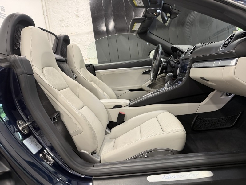 PORSCHE 718 BOXSTER - Photo 14
